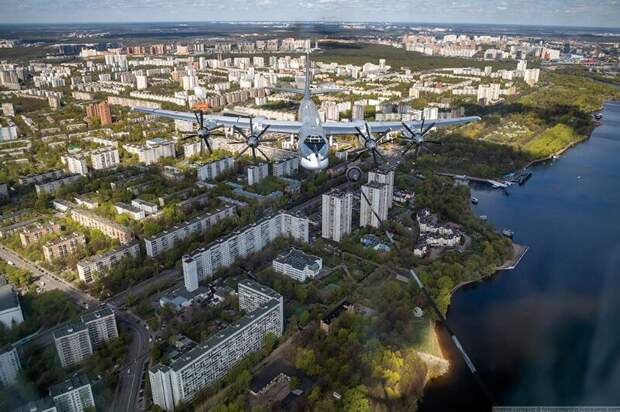 Москва из кабины самолета Ил-78 авиатехника, авиация, москва