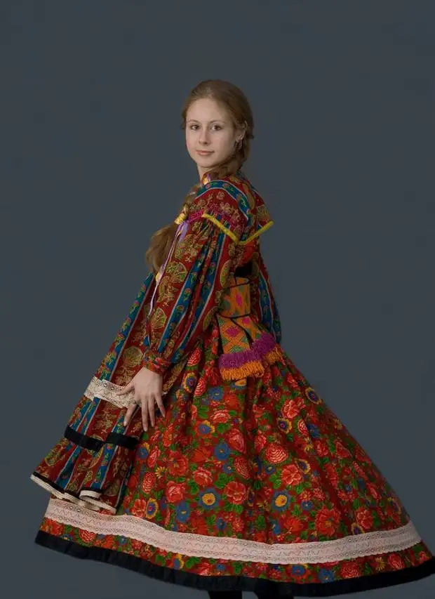 Современный русский женский костюм