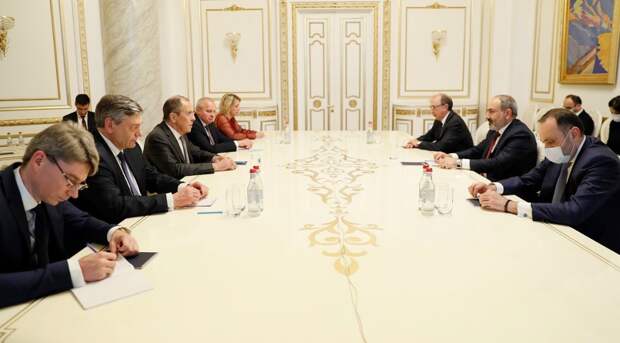 Путин и Макрон намерены решить проблему Карабаха, Байден готов поддержать Баку