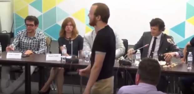 Студентов, протестующих против отмены стипендий, отправят в АТО Студентов, протестующих против отмены стипендий, отправят в АТО