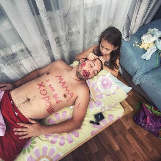 Папа и дочка отправляли самый лучший фотоотчет для мамы в командировке
