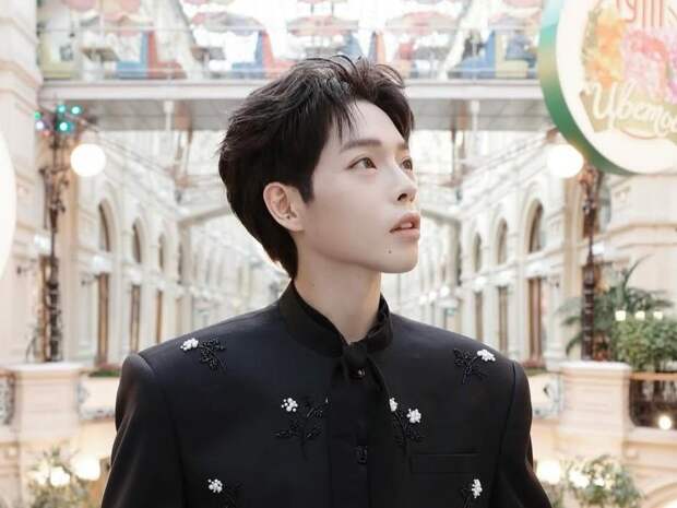 Как победитель «Интервидения-2025» Дык Фук выглядел до пластических операций