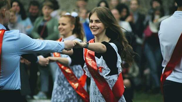 Выпускные в российских школах пройдут 27 июня