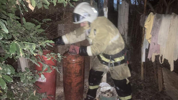 Три газовых баллона могли взорваться в селе под Алуштой