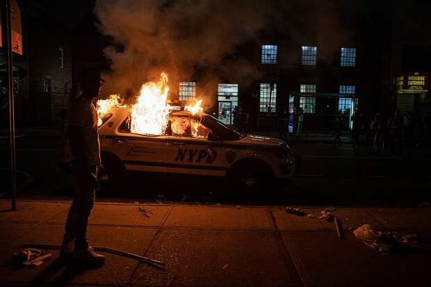 Соединенные Штаты охватил бунт. Фото: REUTERS