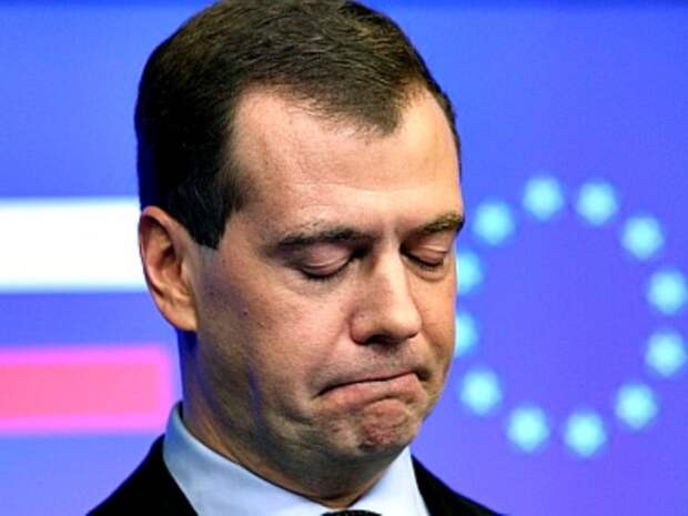 Не забудет и не простит! Что если опальный Медведев вновь вернется в силу?