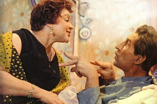 Зоя Фёдорова и Сергей Филиппов в фильме «Девушка без адреса», 1957 год Зоя Фёдорова и Сергей Филиппов в фильме «Девушка без адреса», 1957 год