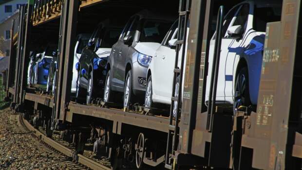 Car transport on freight wagons