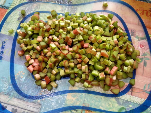 Пирог из ревеня (давно использую этот "фрукто-овощ", действительно вкусно)