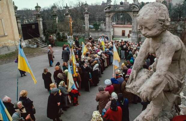 Демонстрация в Киеве, 1990 год. Демонстрация в Киеве, 1990 год.