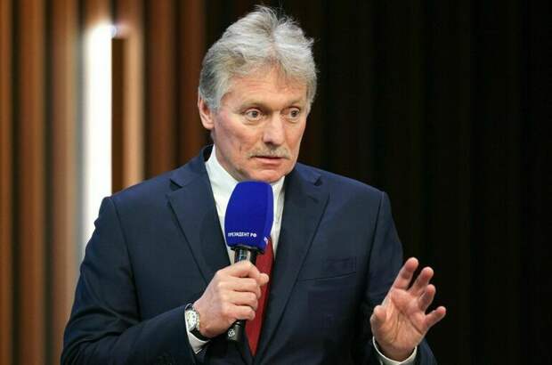 Песков: Путин постоянно общается с руководителями думских фракций