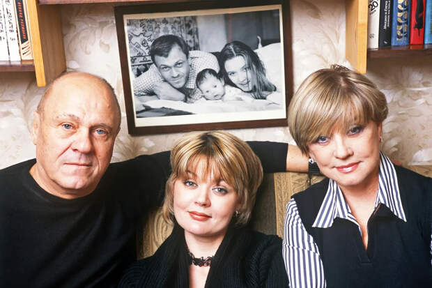 «Где была дочь?»: народный гнев обрушился на семью Веры Алентовой после трагического прощания