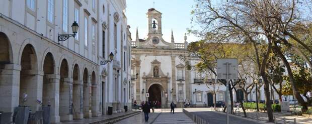 Фото достопримечательностей Португалии: Центральные ворота Фаро — Arco da Vila