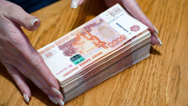 В России появились две отрасли со средней зарплатой выше 400 тысяч рублей