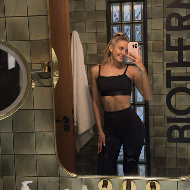 «Самая сексуальная спортсменка мира» показала фото в обтягивающих леггинсах