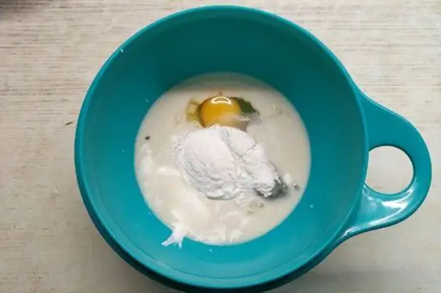 Маффины с куриной грудкой, зеленью и сыром