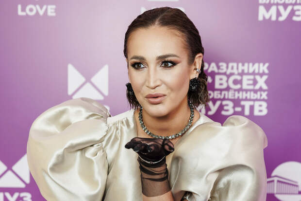 Певица Ольга Бузова стала самой популярной поп-исполнительницей в России