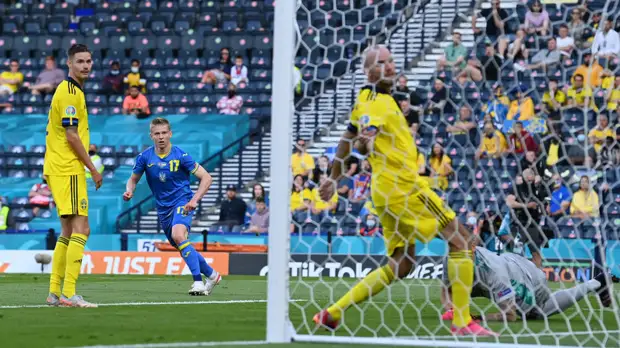 Зинченко вывел Украину вперёд в матче со Швецией