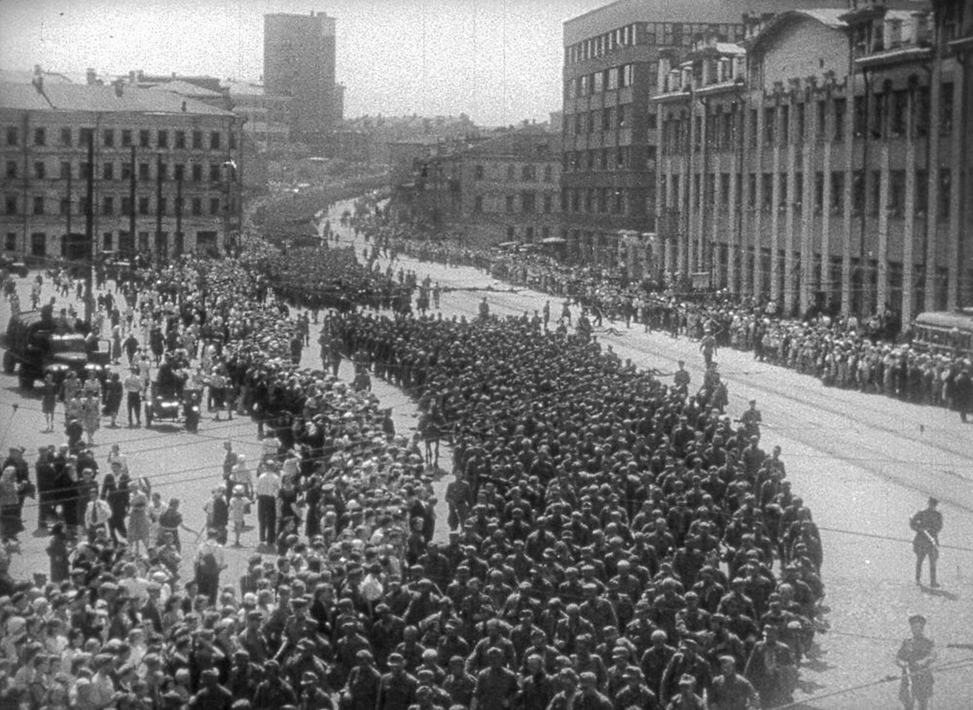 Более 57 000 пленных немцев прошли по улицам Москвы 17 июля 1944 года.