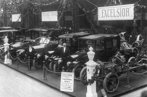 Автосалон в Санкт-Петербурге 1913 года автовыставка, автосалон, ретро фото