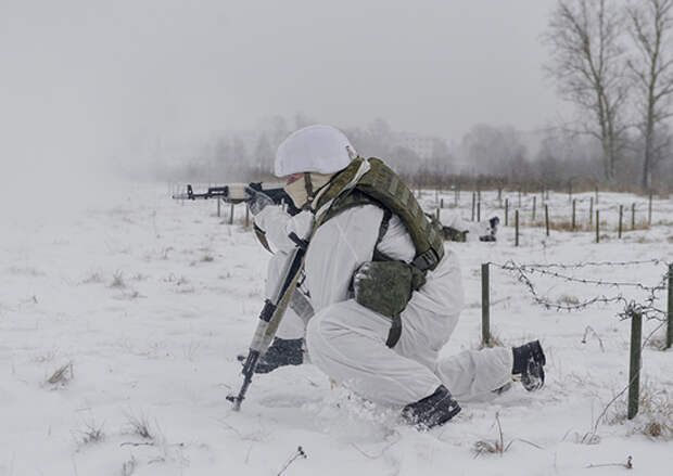 Военнослужащие ВВО осваивают современные  приборы  разведчика ЛПР–3