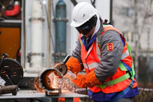 Общественник предложил Дерипаске поработать на шестидневке на заводе