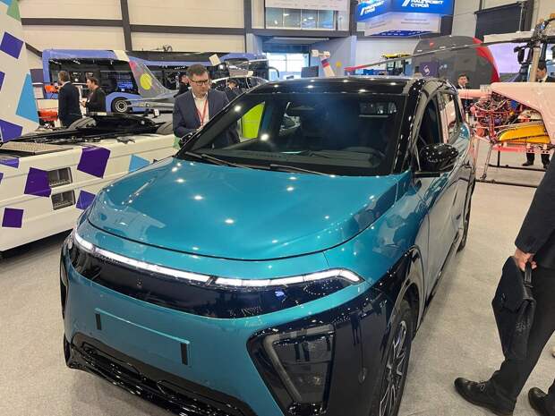 Российский электрокар «Атом» показали в Петербурге