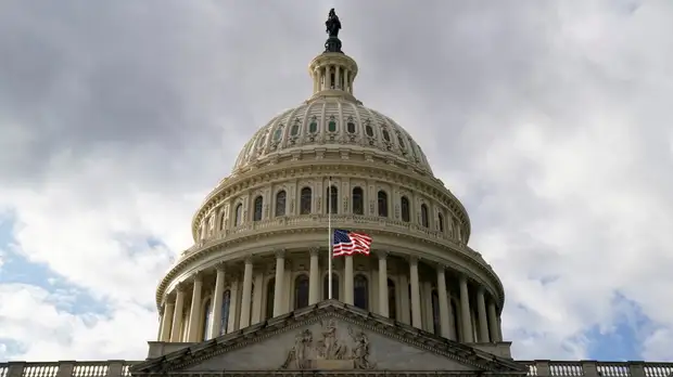 Сенаторы США попросили Байдена выслать 300 дипломатов России для соблюдения «паритета»