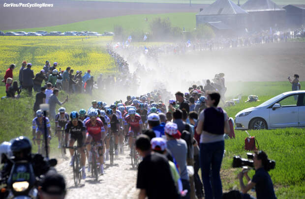 Roubaix - France - wielrennen - cycling - cyclisme - radsport - illustration - scenery - carte postal scenic shot - postcard sfeerfoto - sfeer - illustratie stof dust pictured during the 115th Paris-Roubaix (1.UWT) - foto NV/PN/Cor Vos © 017