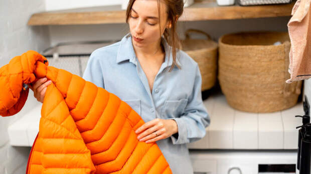 Как постирать пуховик, чтобы пух не свалялся: простой лайфхак, который знают не все