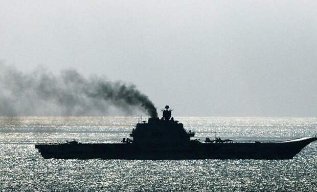 Западные СМИ потешаются над дымящим авианосцем России "Адмирал Кузнецов"