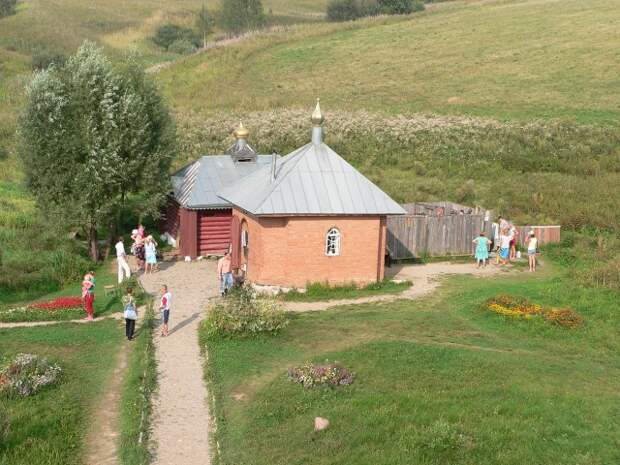 Переславль-Залесский.Церковь в селе Городище и Никитский святой источник. Переславль-Залесский.Церковь в селе Городище и Никитский святой источник.