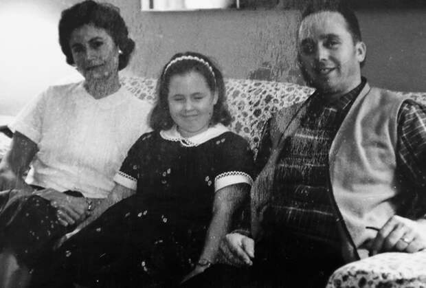Луиза Пьетрюич с дочерью Сэнди Блэмпид и мужем Албином