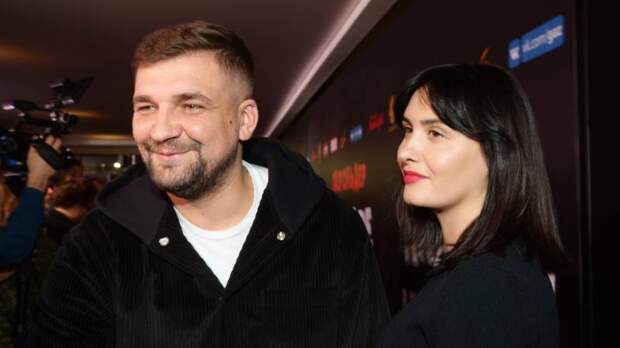 Замуж за кумира: пять звезд, которые связали свою жизнь с поклонницами