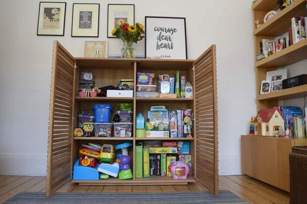 Оптимальное хранение детских вещей в одном месте, что позволит сэкономить полезную площадь комнаты.
