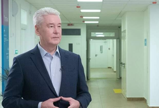 Собянин пообещал доплаты медикам, помогающим пациентам с COVID-19