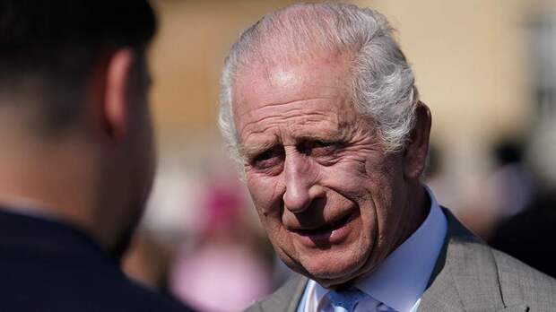 Daily Mail назвала причину отказа Карла III от встречи с принцем Гарри