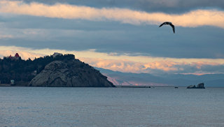 Черное море на закате у поселка Партенит в Крыму