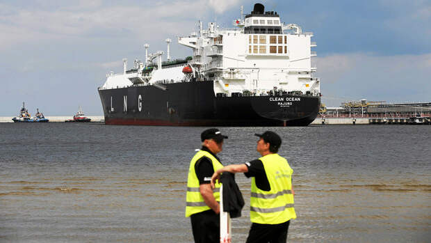 Bloomberg: танкер с нефтью из РФ показал новый путь обхода нефтяных санкций