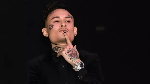 Песков посоветовал Моргенштерну поговорить о важности Дня Победы с ветеранами