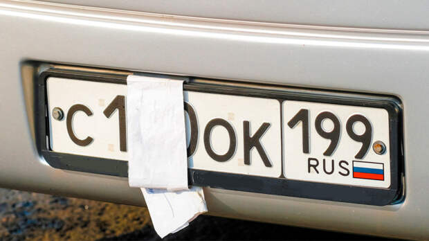 Водителей начнут лишать прав на полтора года за скрытие госзнака