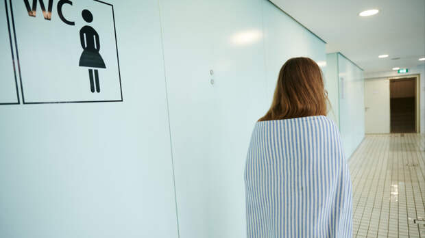 Роковые позывы: британка не подозревала о беременности и родила в туалете