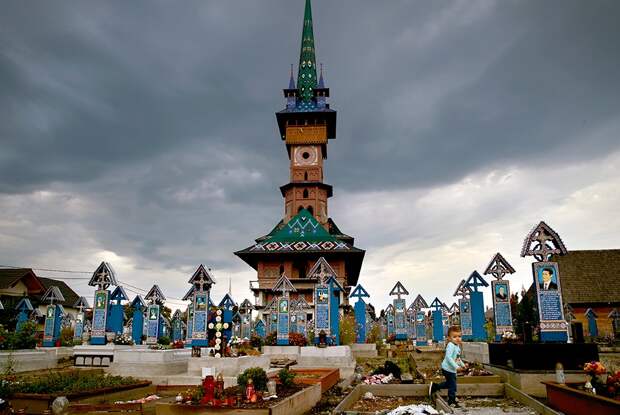 Румынское «веселое кладбище»