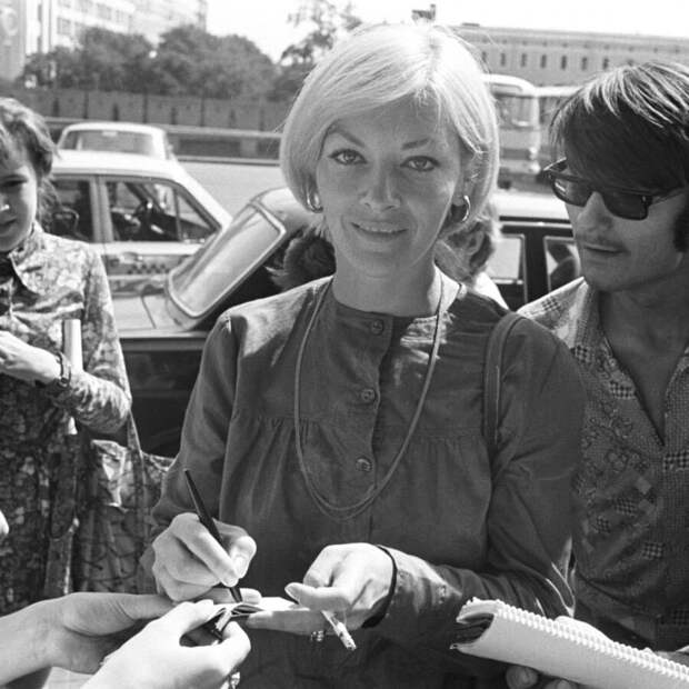 Сейчас они известные, популярные, с огромной армией поклонников и постоянными приглашениями от режиссеров.-7