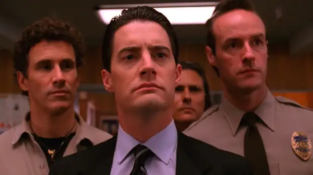 Время ностальгии: 5 популярных сериалов 90-х, которые хочется пересматривать