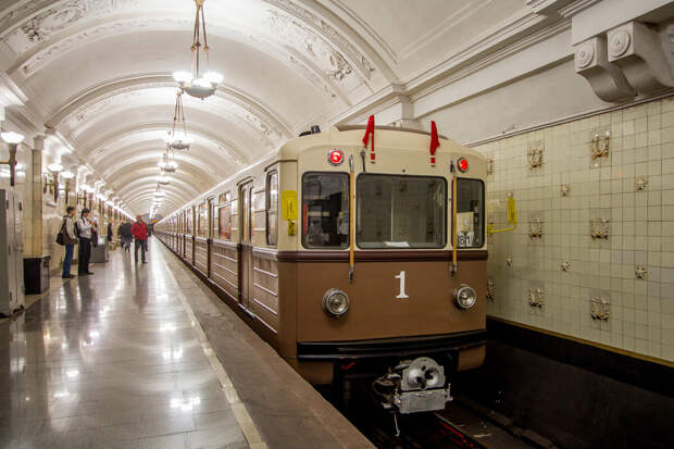 Такие поезда ходили в метро в первой половине прошлого века.