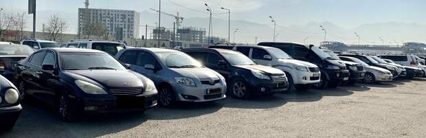 Алматинских автолюбителей наказывают за неправильную парковку