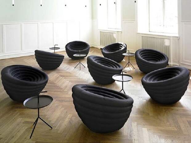 Красивые и необычные стулья черного цвета станут просто находкой при оформлении комнат в доме.