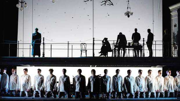 Все впереди: в Малом театре Алексей Дубровский поставил спектакль «Белая гвардия»