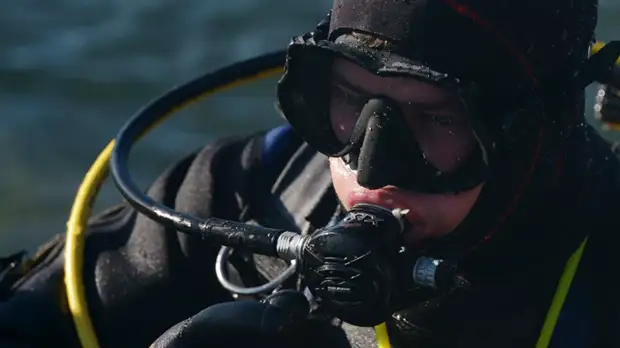 Дайверы подняли со дна Финского залива бутылки XVIII века